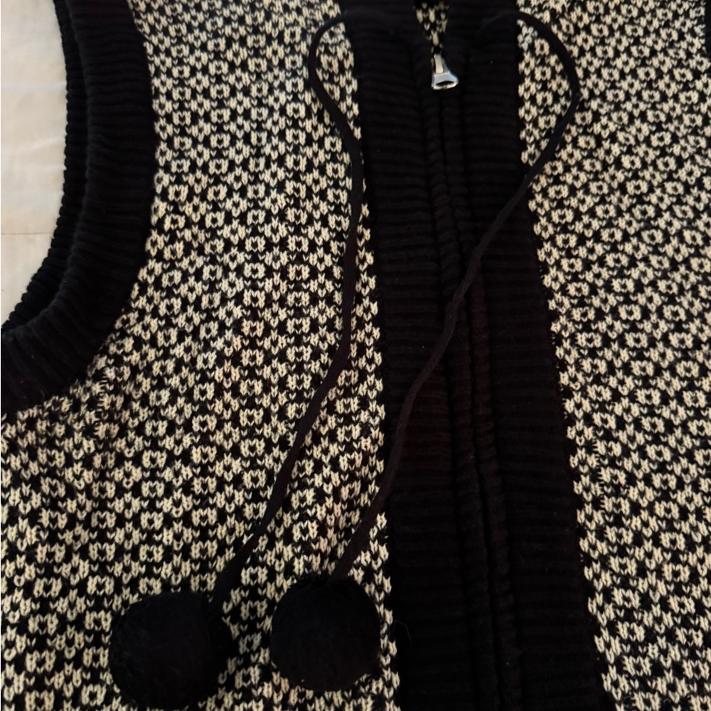 Hoodie vest, black and white size medium 60% cotton 40% acrylic